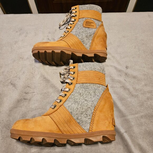 SOREL Joan of Arctic - Lexie Wedge Boots - Size 8.5 - Camel Felt - Picture 5 of 13